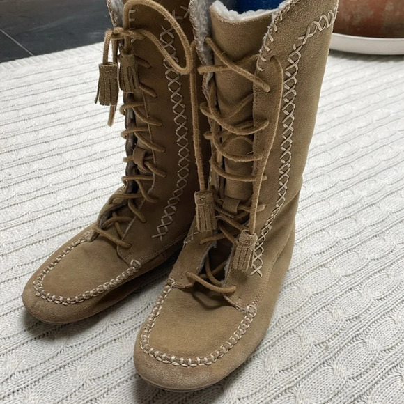 Lands’ End Sz 5 suede moccasin boots. Laces Sherpa lining. 11” tall “x” detail - Picture 11 of 13